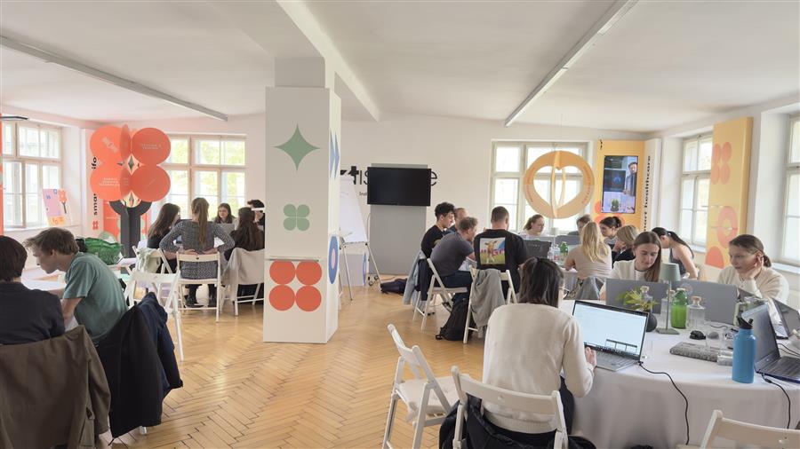Matematični hackathon v Zavodu Nextistence: študenti reševali izzive pametne prihodnosti